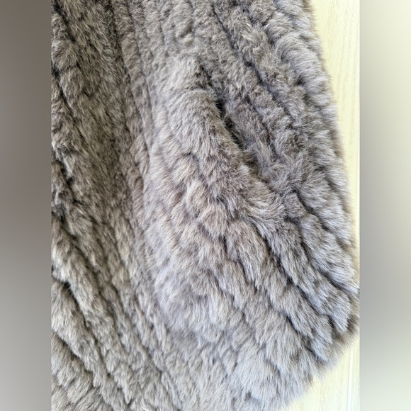 Dylan by True Grit Size Large Vest Gray Faux Fur Open Front Soft LNC - Picture 4 of 5